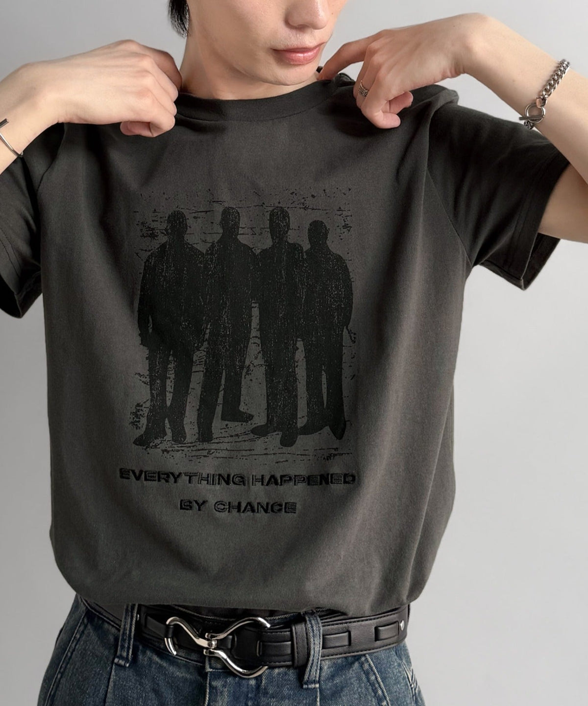 《Haruto×クラシカルエルフコラボ》綿100％メッセージ刺繍入りグラフィックTシャツ（半袖）/Embroidered Message Graphic T-Shirt co1010013