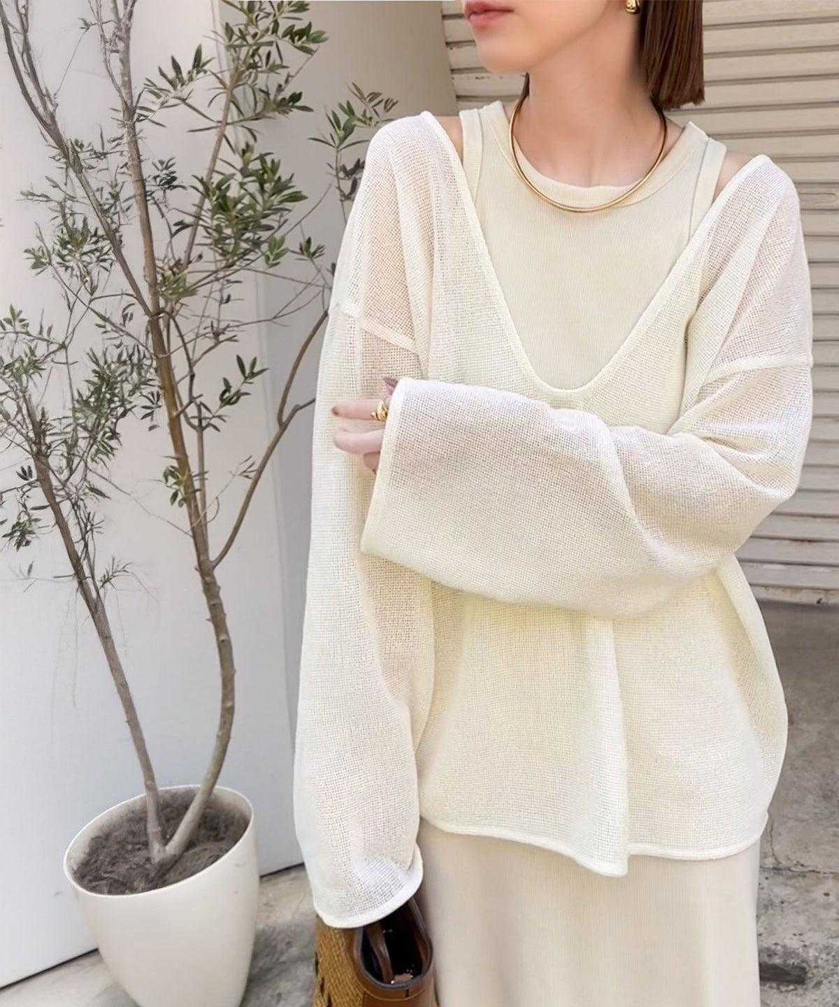 《sayo×クラシカルエルフコラボ》いつもの服に+1。ちょうどいい抜け感を。深Uネックバックベルトメッシュトップス ce1010445