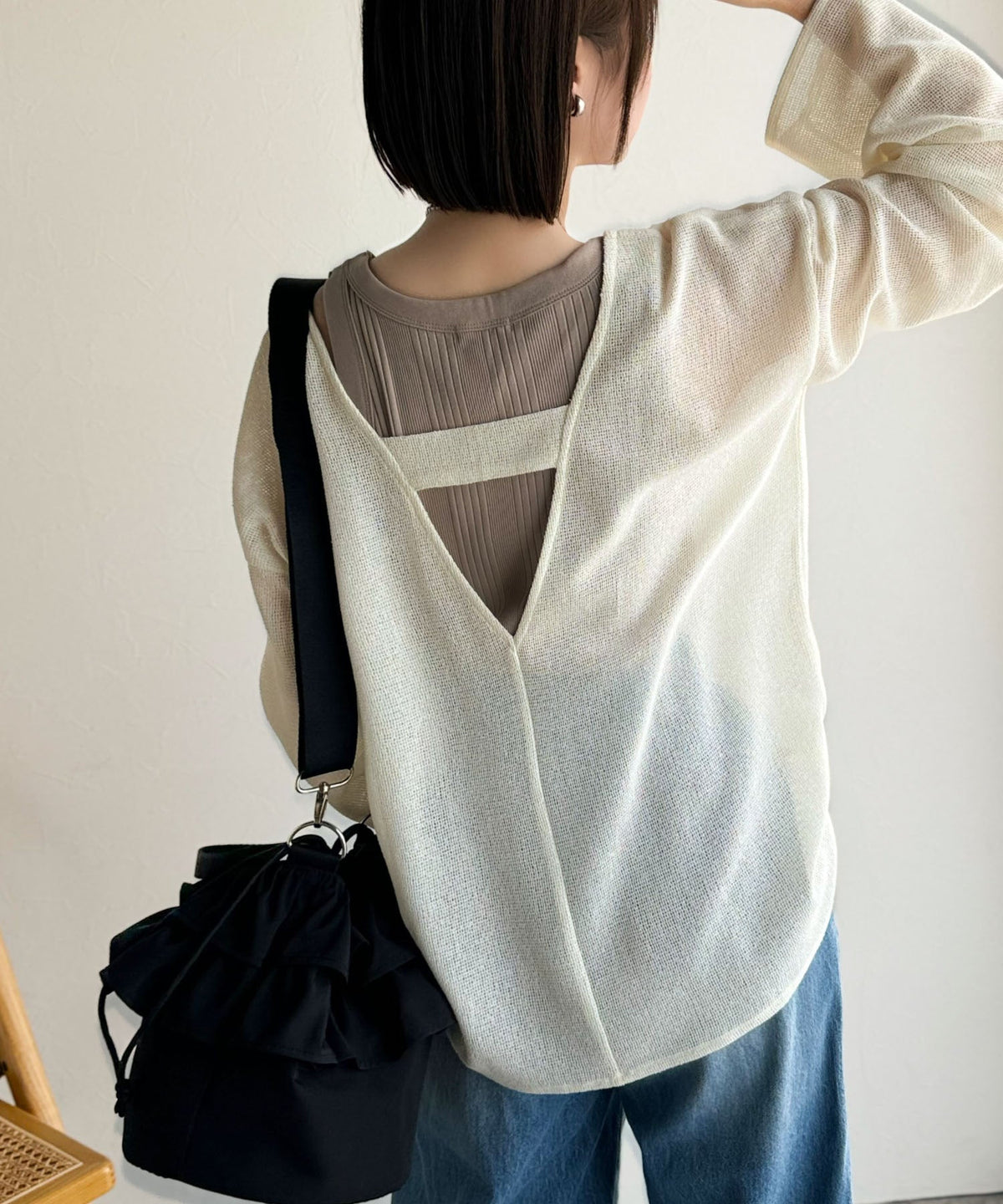 《sayo×クラシカルエルフコラボ》いつもの服に+1。ちょうどいい抜け感を。深Uネックバックベルトメッシュトップス ce1010445