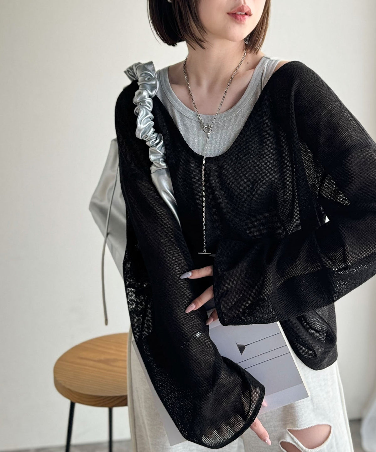 《sayo×クラシカルエルフコラボ》いつもの服に+1。ちょうどいい抜け感を。深Uネックバックベルトメッシュトップス ce1010445