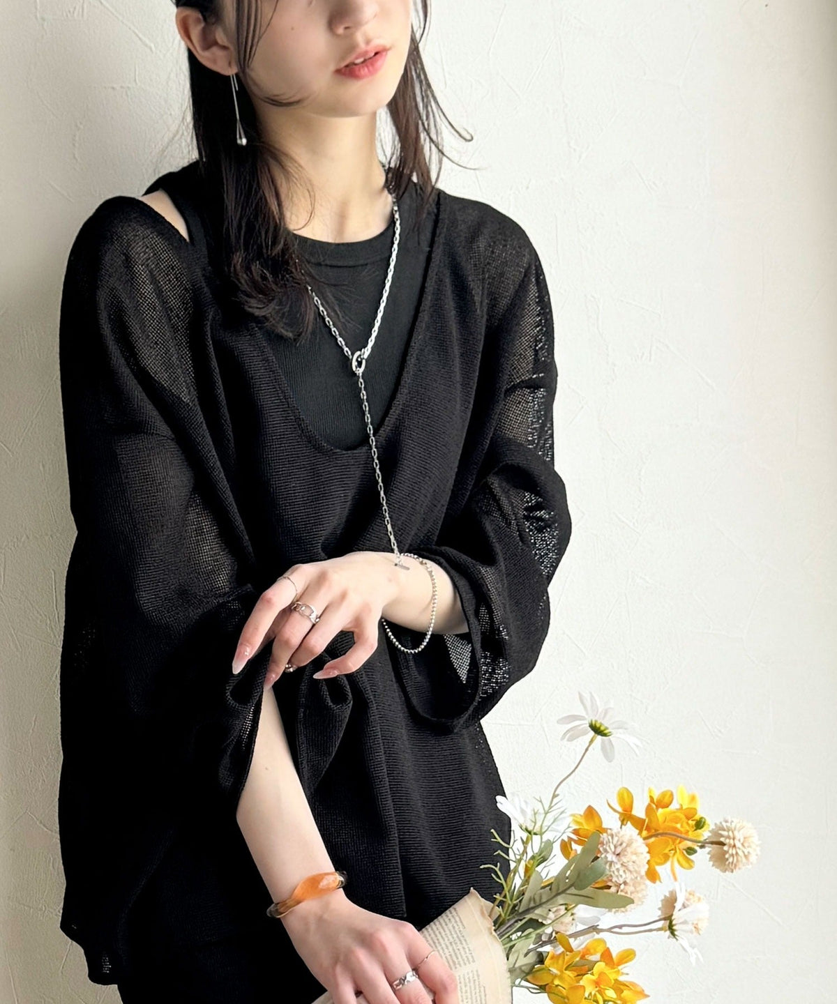 《sayo×クラシカルエルフコラボ》いつもの服に+1。ちょうどいい抜け感を。深Uネックバックベルトメッシュトップス ce1010445