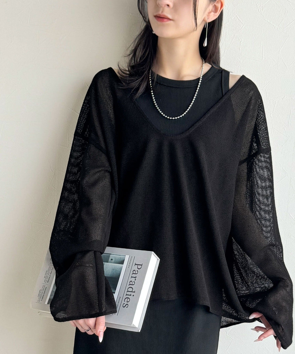 《sayo×クラシカルエルフコラボ》いつもの服に+1。ちょうどいい抜け感を。深Uネックバックベルトメッシュトップス ce1010445