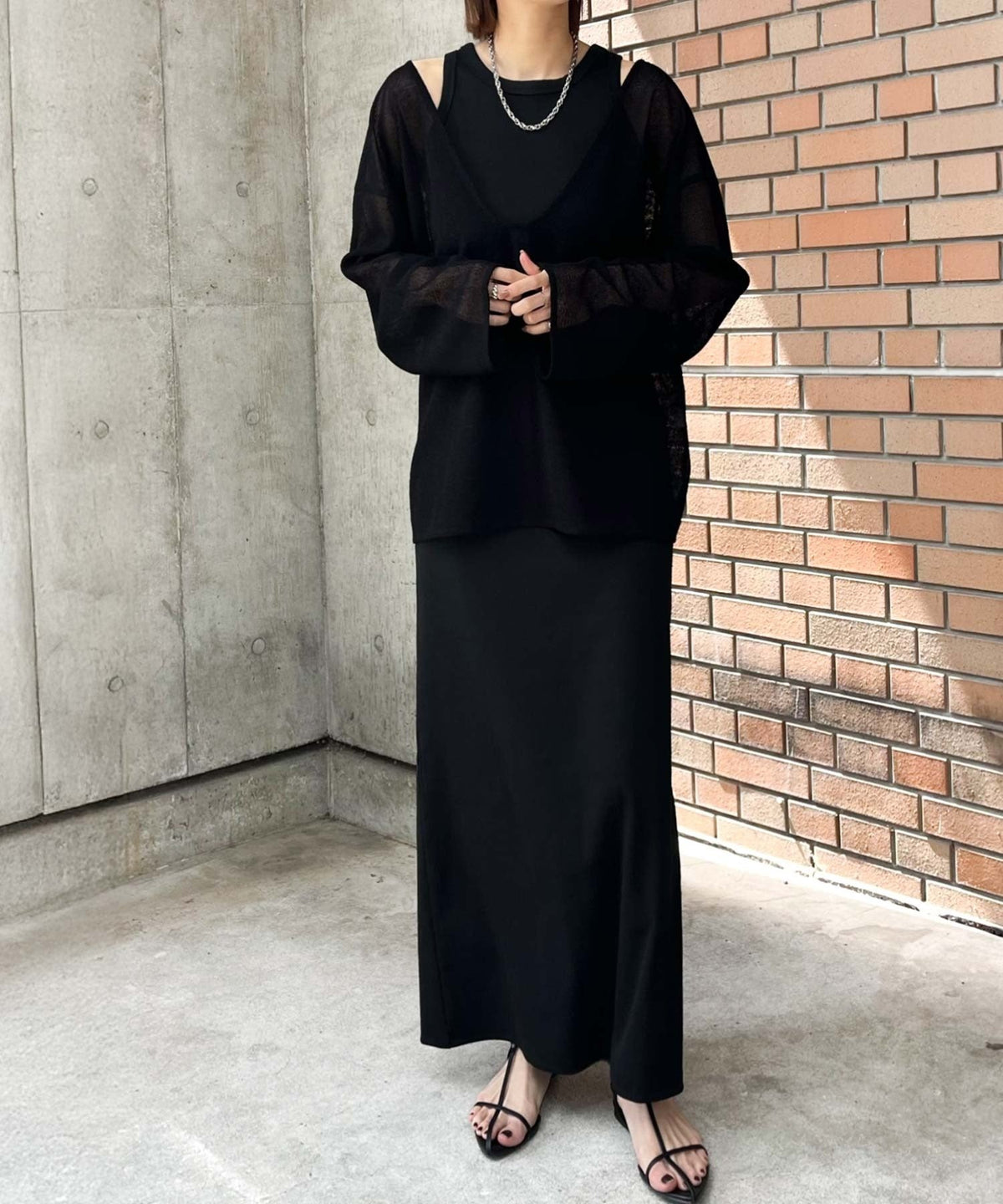 《sayo×クラシカルエルフコラボ》いつもの服に+1。ちょうどいい抜け感を。深Uネックバックベルトメッシュトップス ce1010445