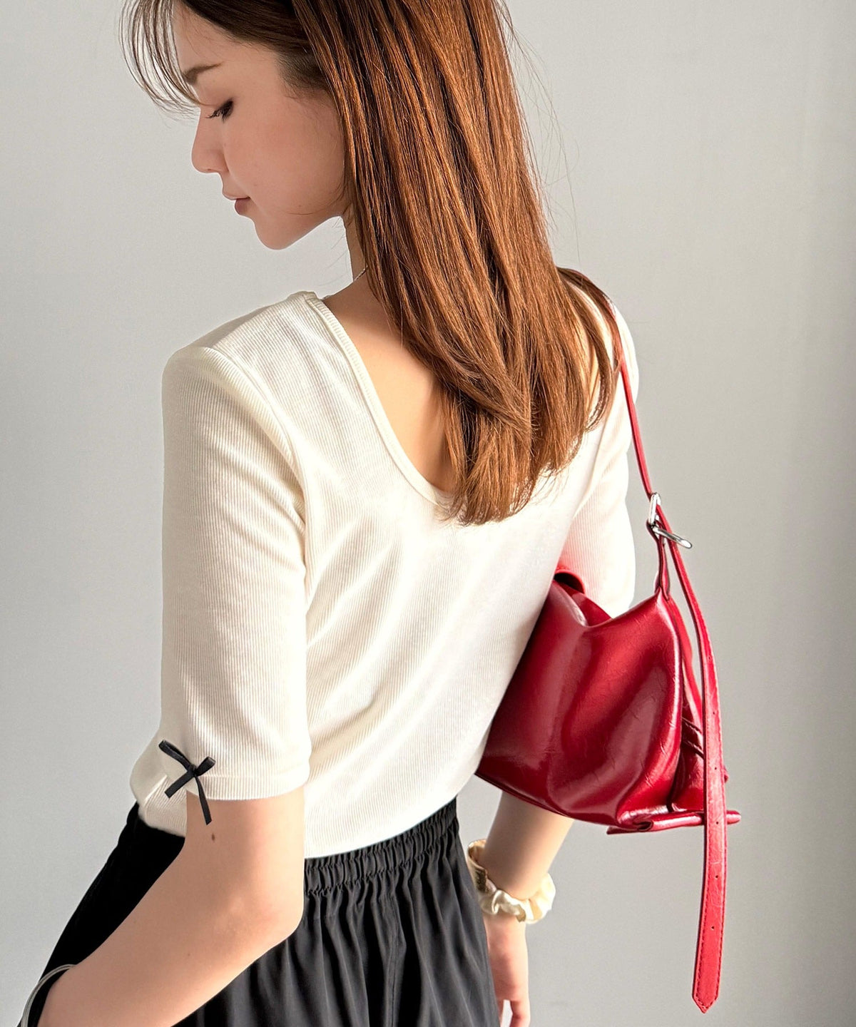 《AYA×クラシカルエルフコラボ》大人可愛いを叶える。前後2way袖リボンバックオープンリブトップス（半袖） ce1010432