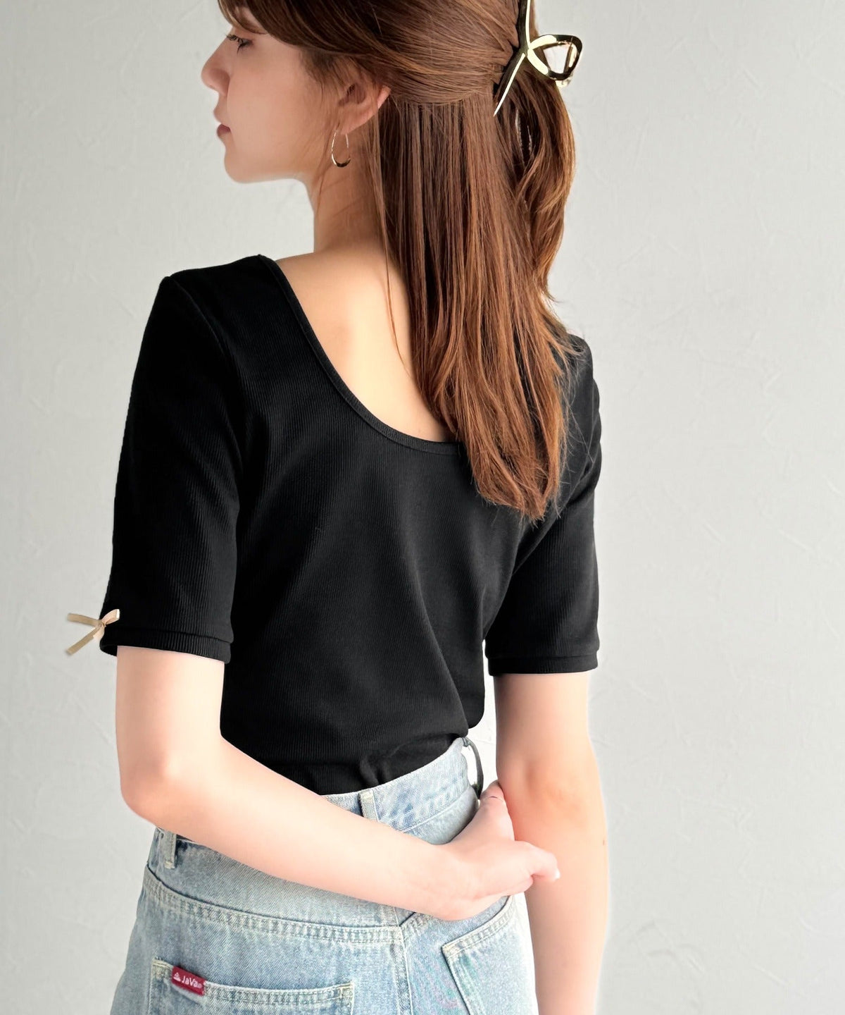 《AYA×クラシカルエルフコラボ》大人可愛いを叶える。前後2way袖リボンバックオープンリブトップス（半袖） ce1010432