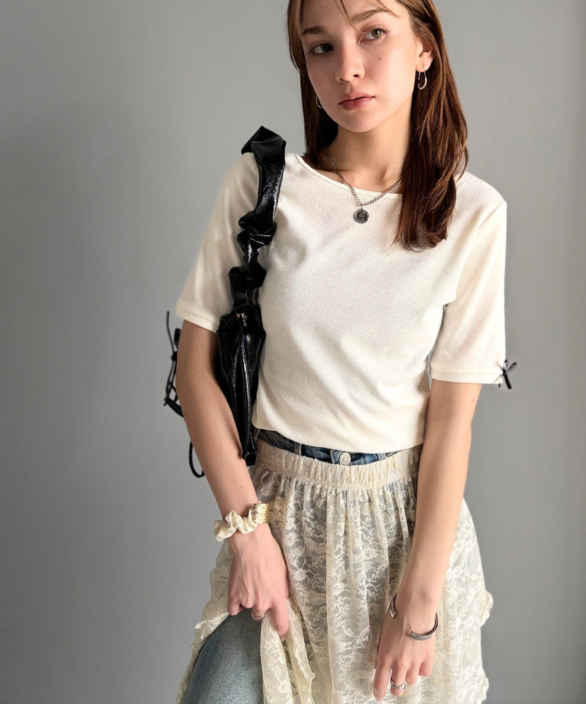 《AYA×クラシカルエルフコラボ》大人可愛いを叶える。前後2way袖リボンバックオープンリブトップス（半袖） ce1010432