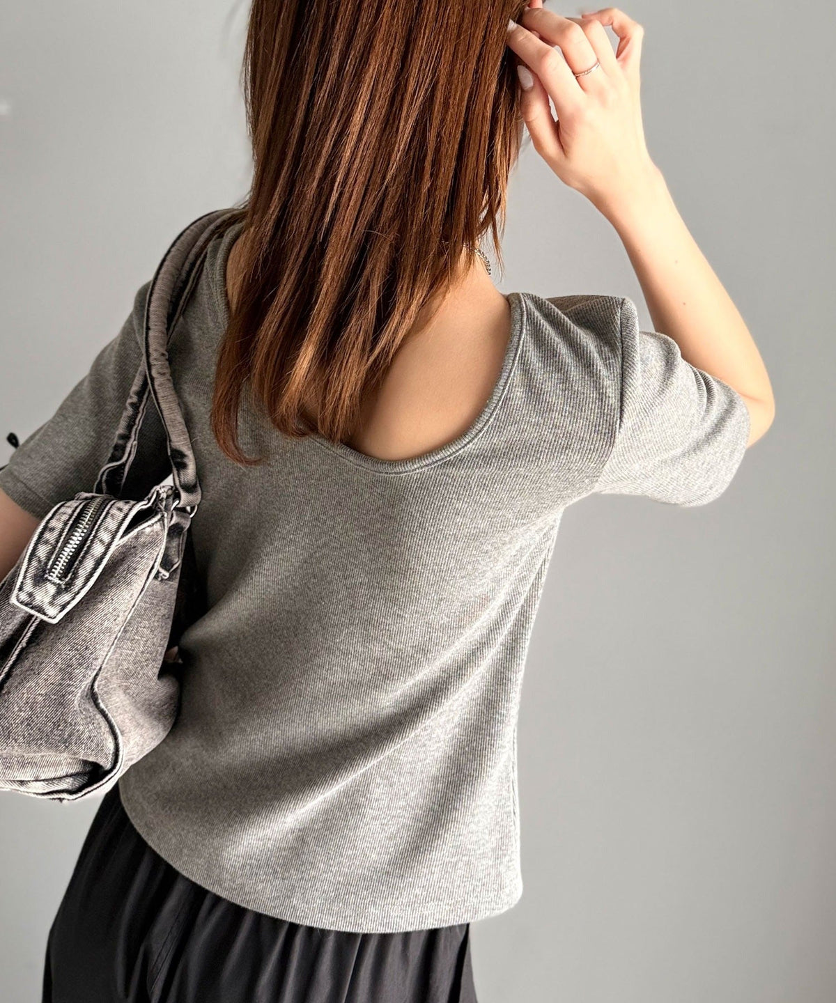 《AYA×クラシカルエルフコラボ》大人可愛いを叶える。前後2way袖リボンバックオープンリブトップス（半袖） ce1010432