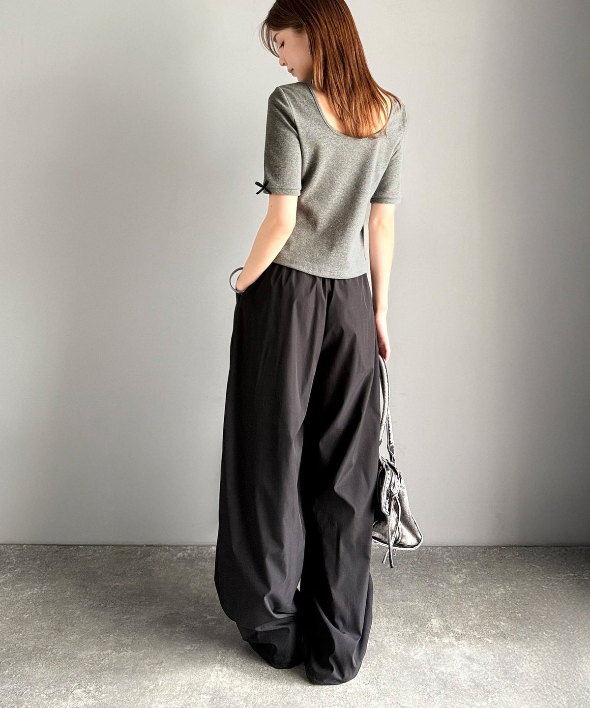 《AYA×クラシカルエルフコラボ》大人可愛いを叶える。前後2way袖リボンバックオープンリブトップス（半袖） ce1010432