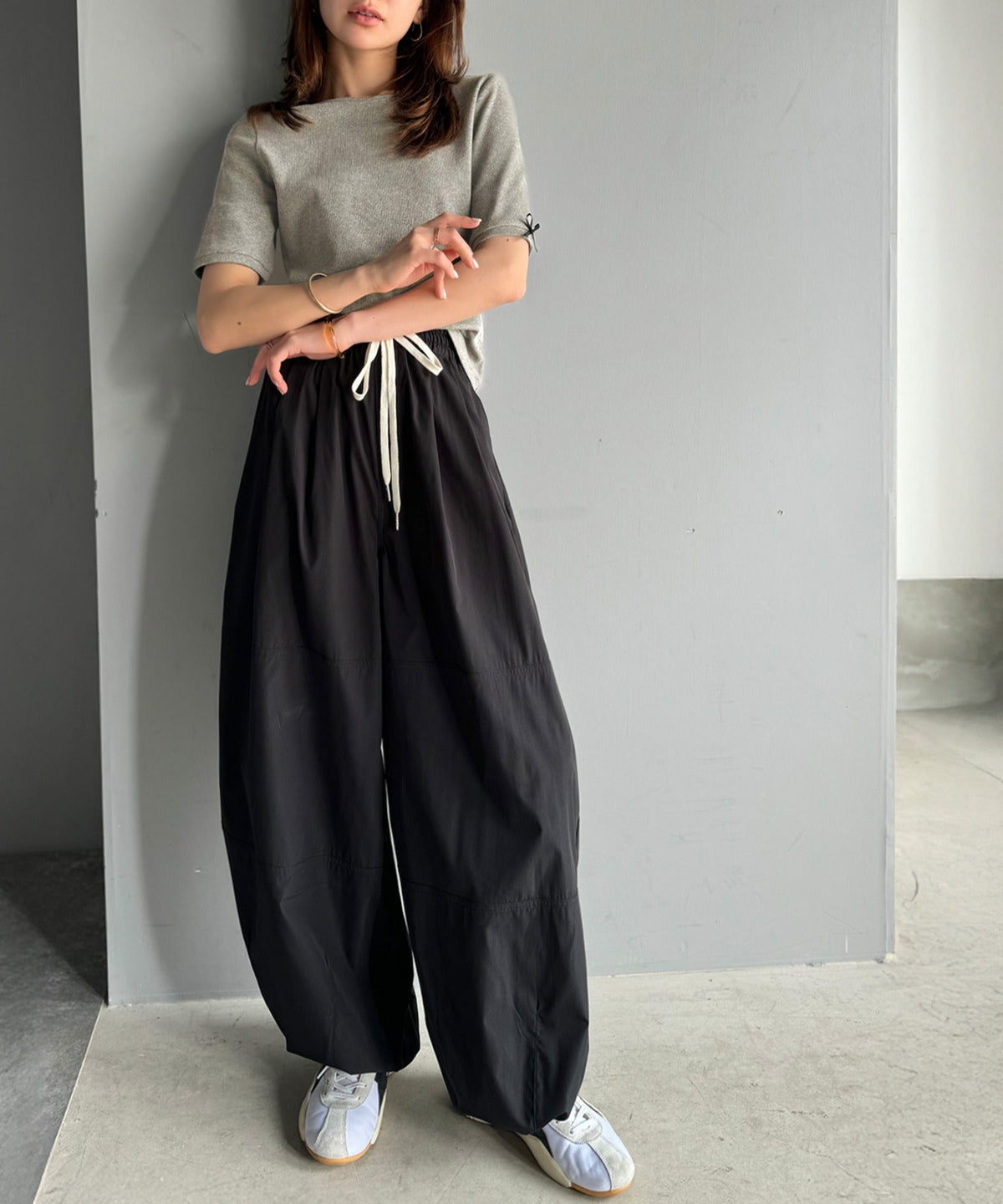 《AYA×クラシカルエルフコラボ》大人可愛いを叶える。前後2way袖リボンバックオープンリブトップス（半袖） ce1010432