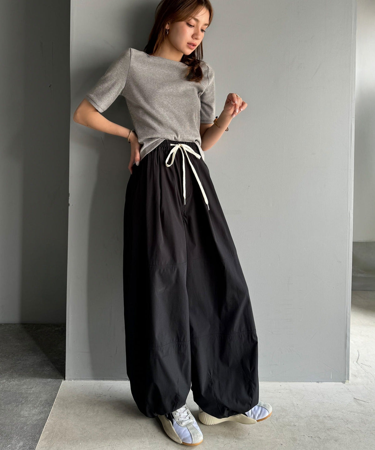 《AYA×クラシカルエルフコラボ》大人可愛いを叶える。前後2way袖リボンバックオープンリブトップス（半袖） ce1010432