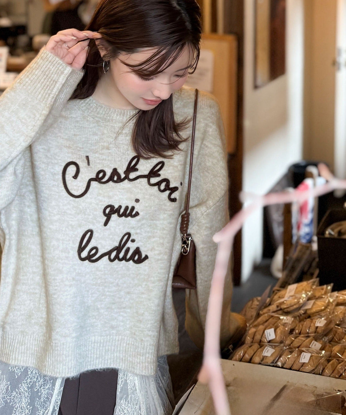 【mily bilet】おしゃれ女子の今シーズンイチ押し♪カラーコード刺繍ミックスニットプルオーバー mi1329045