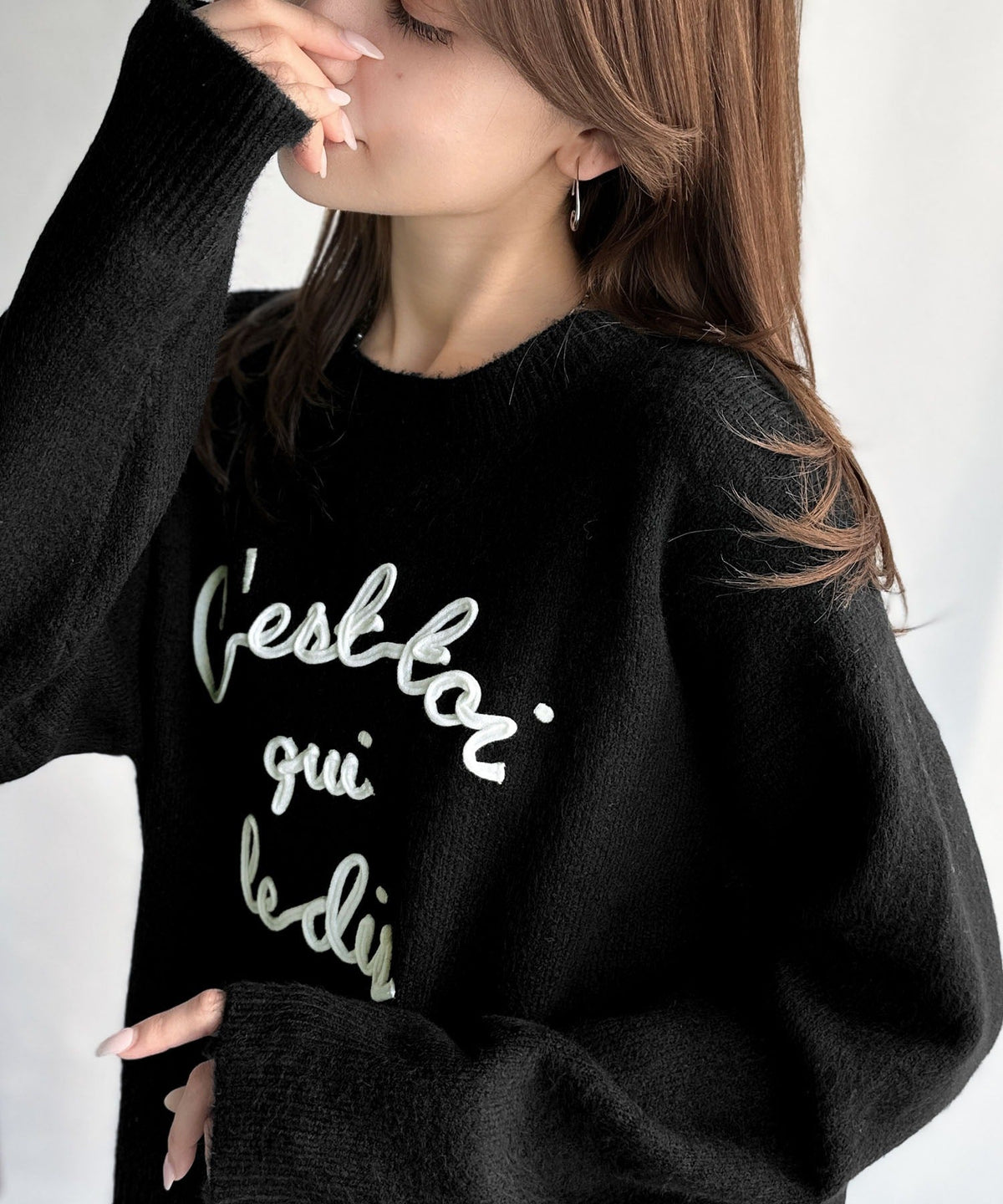 【mily bilet】おしゃれ女子の今シーズンイチ押し♪カラーコード刺繍ミックスニットプルオーバー mi1329045