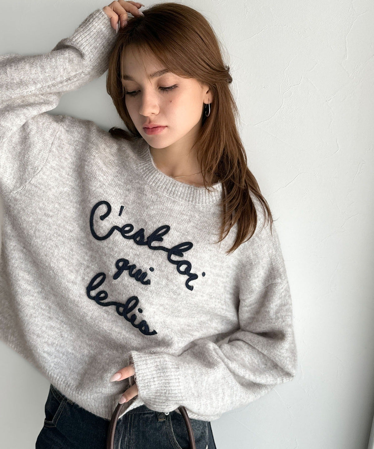 【mily bilet】おしゃれ女子の今シーズンイチ押し♪カラーコード刺繍ミックスニットプルオーバー mi1329045