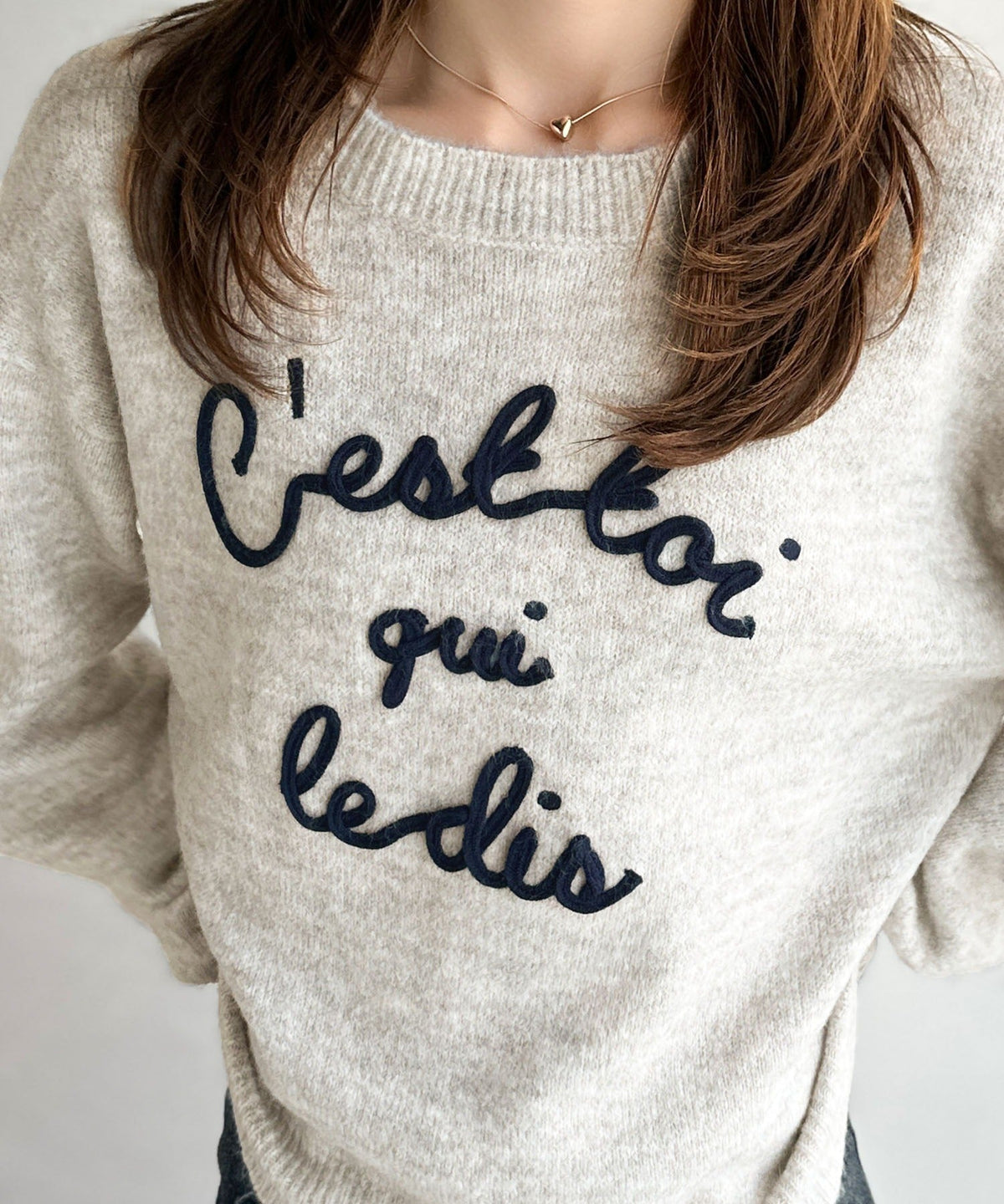 【mily bilet】おしゃれ女子の今シーズンイチ押し♪カラーコード刺繍ミックスニットプルオーバー mi1329045