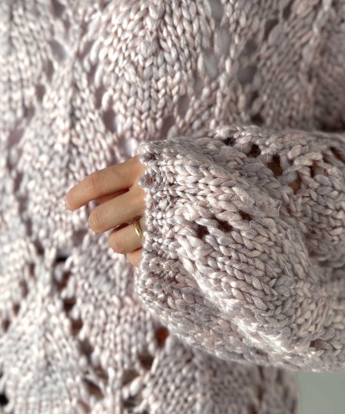 【Classical Evon】全方位モテの冬スタイルを叶える1枚。ローゲージ針抜きパフニット ev1260473