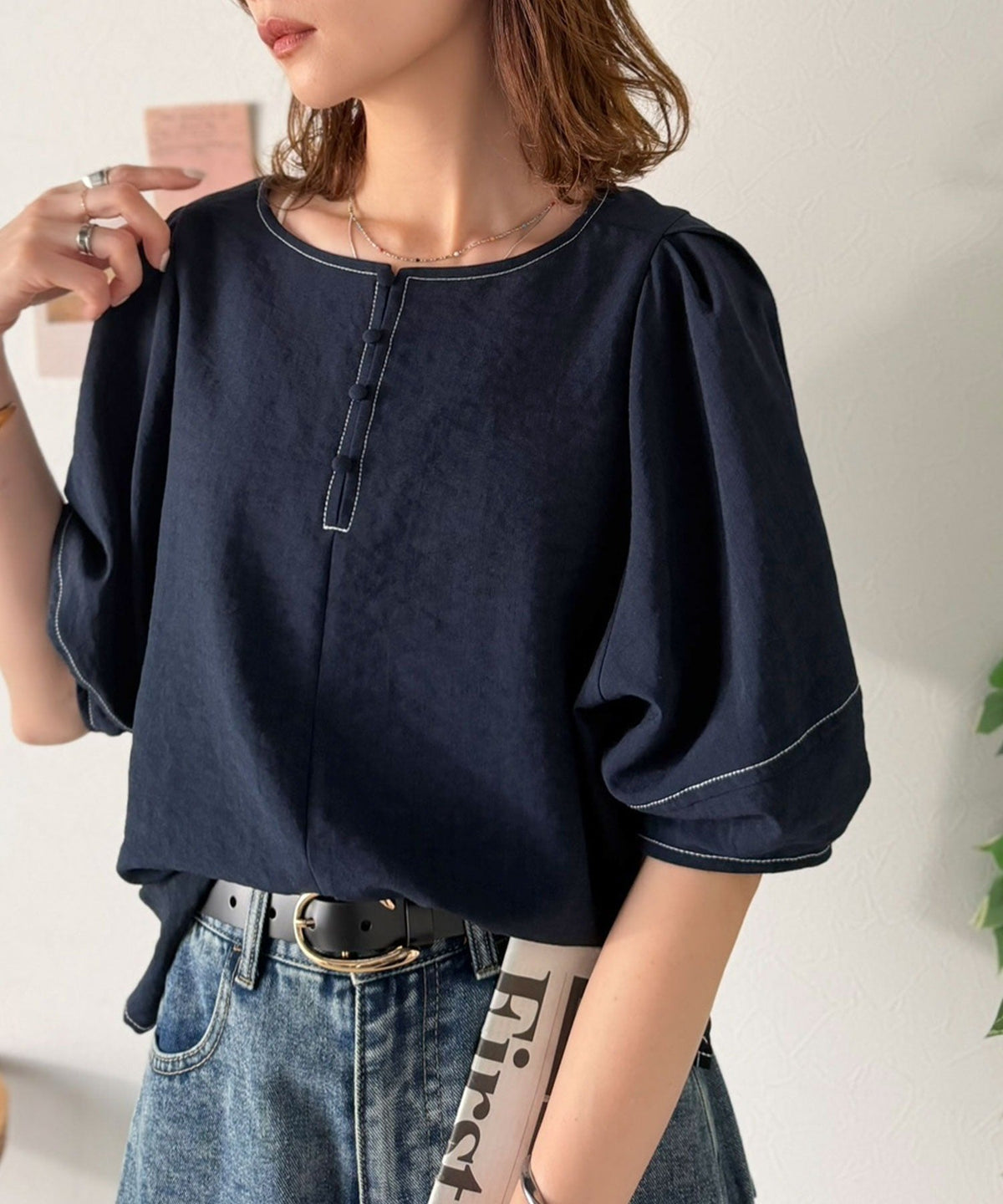 【UVカット、接触冷感、吸水速乾、防シワ機能付き】ふんわりスリーブで華奢見え叶う♪前後2way配色ステッチランタンスリーブブラウス ce1265053