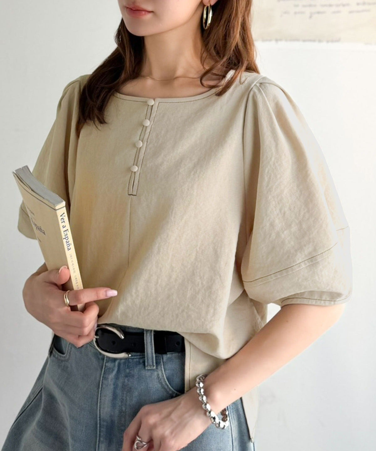 【UVカット、接触冷感、吸水速乾、防シワ機能付き】ふんわりスリーブで華奢見え叶う♪前後2way配色ステッチランタンスリーブブラウス ce1265053