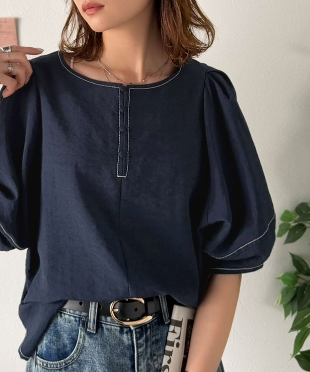 【UVカット、接触冷感、吸水速乾、防シワ機能付き】ふんわりスリーブで華奢見え叶う♪前後2way配色ステッチランタンスリーブブラウス ce1265053