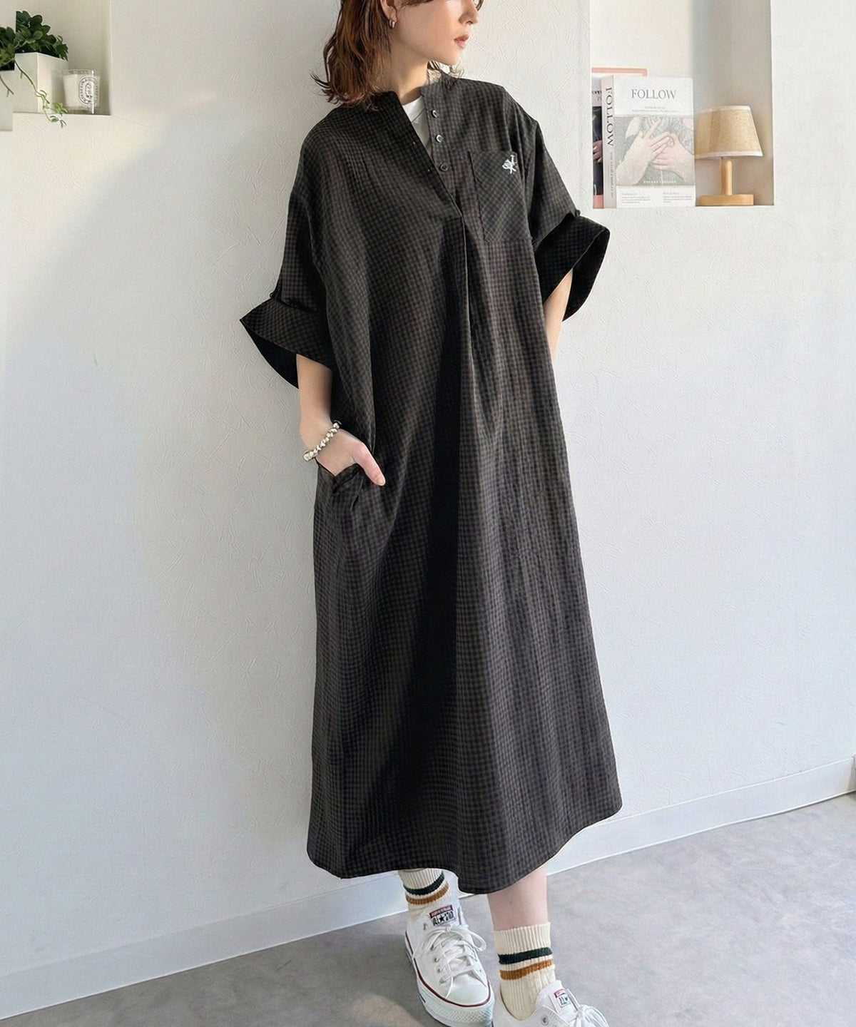 【機能性素材】サラッと着こなす。胸刺繍入りポケットデザインロールアップサッカーワンピース（ロング丈） ce1010544