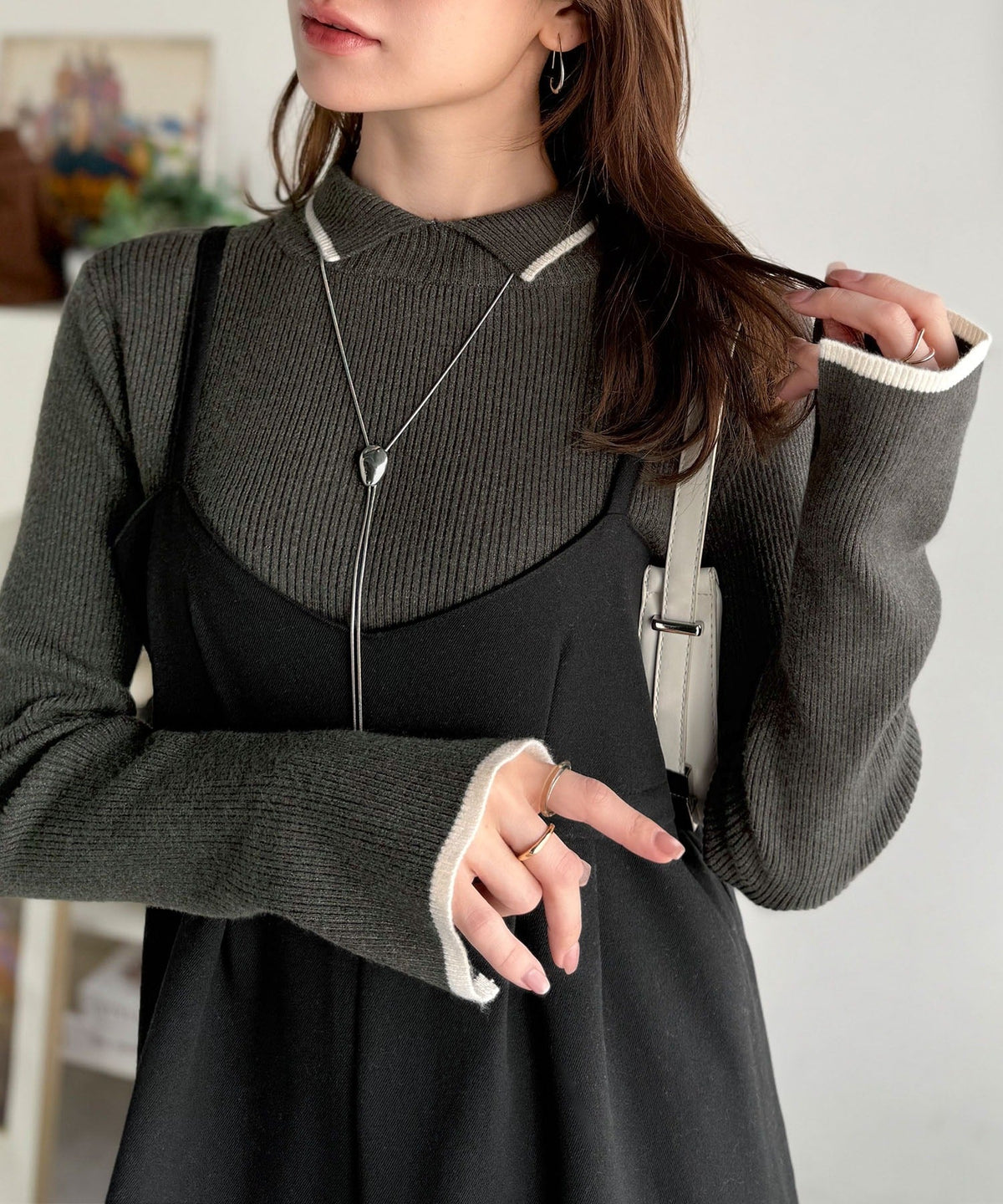 《daaco×クラシカルエルフコラボ》スタイリングが一気に垢抜ける。上品配色が映える袖スリット入り前後2WAYハイネックリブニット ce1350010