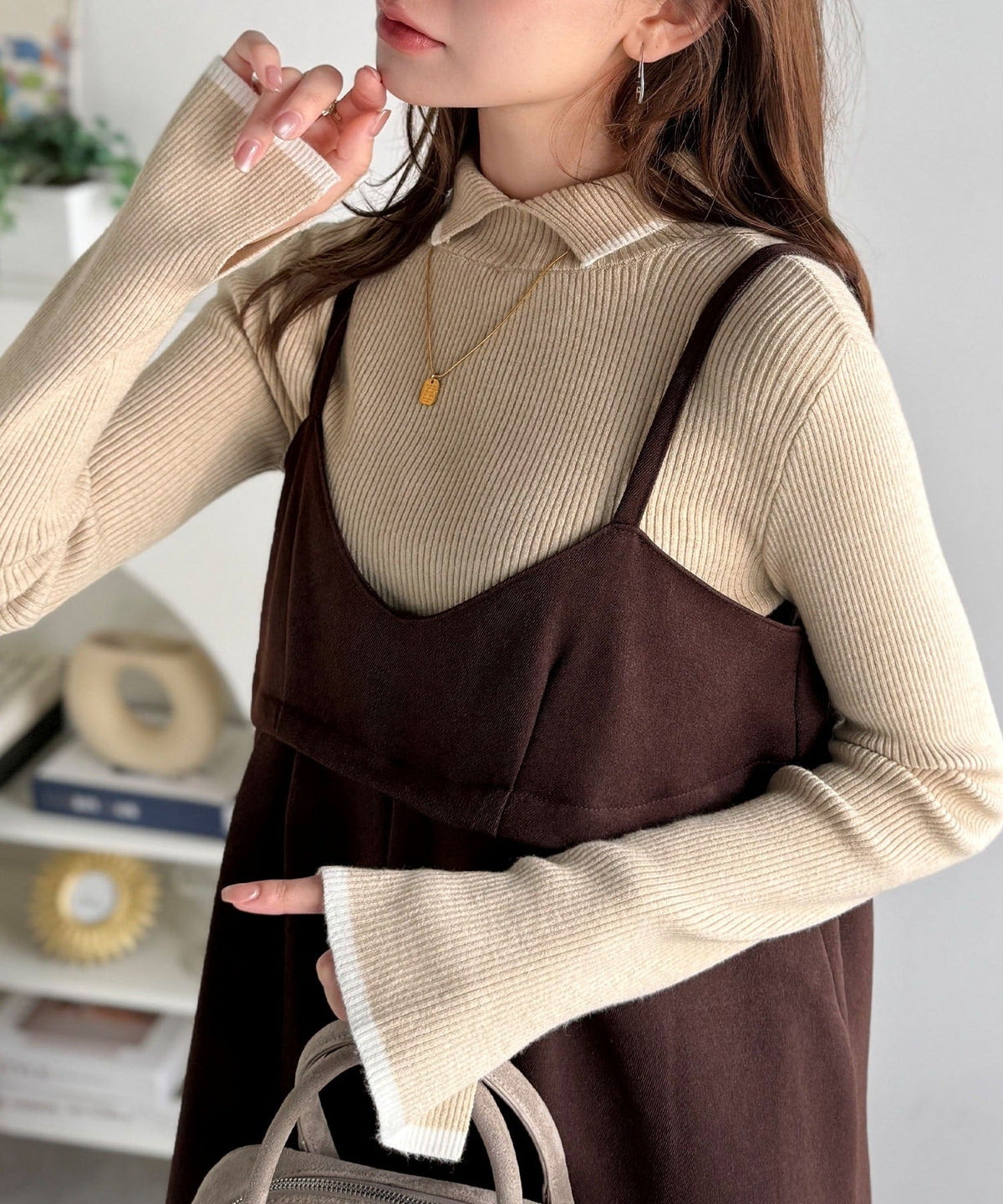 《daaco×クラシカルエルフコラボ》スタイリングが一気に垢抜ける。上品配色が映える袖スリット入り前後2WAYハイネックリブニット ce1350010