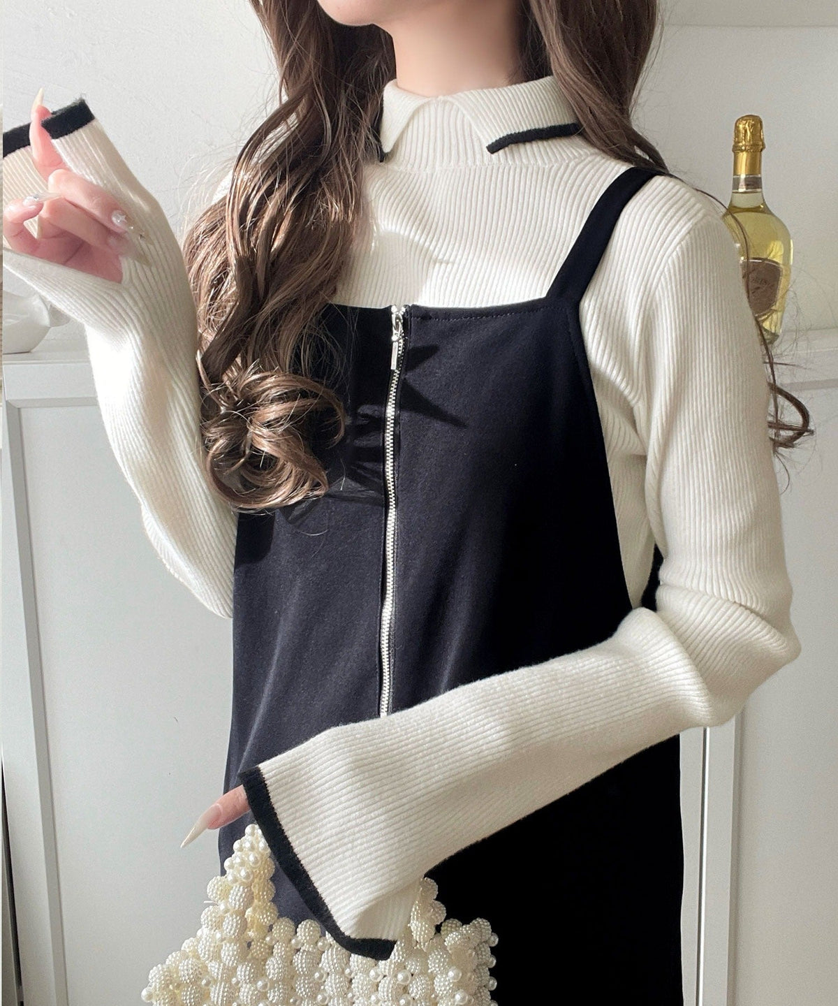 《daaco×クラシカルエルフコラボ》スタイリングが一気に垢抜ける。上品配色が映える袖スリット入り前後2WAYハイネックリブニット ce1350010