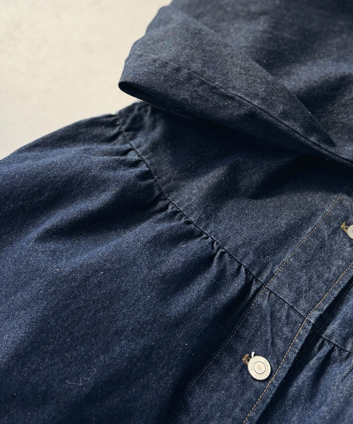 《daaco×クラシカルエルフコラボ》フリンジ×デニムの最強コンビ！綿100％ペプラムノーカラーデニムジャケット ce1010515