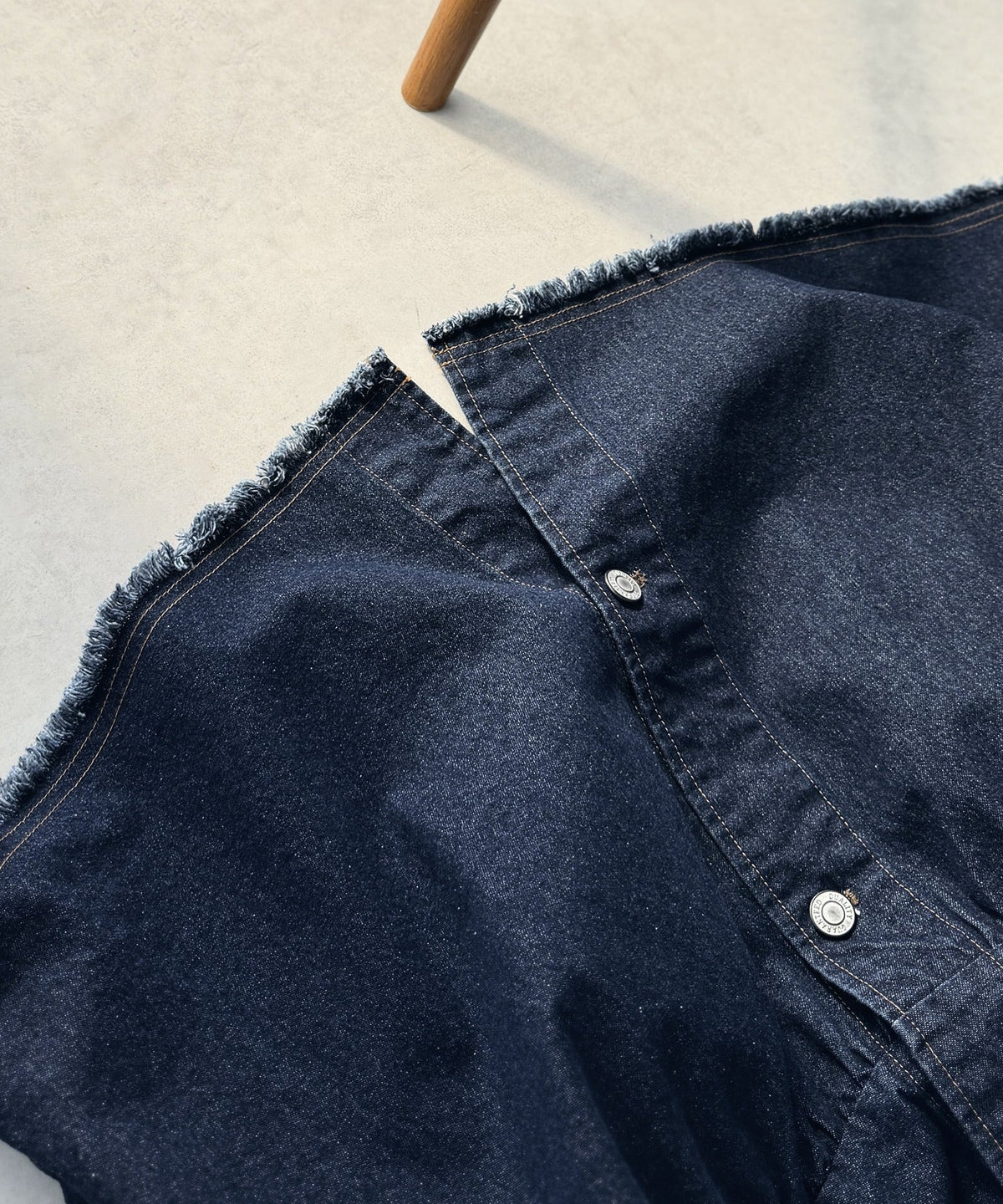 《daaco×クラシカルエルフコラボ》フリンジ×デニムの最強コンビ！綿100％ペプラムノーカラーデニムジャケット ce1010515