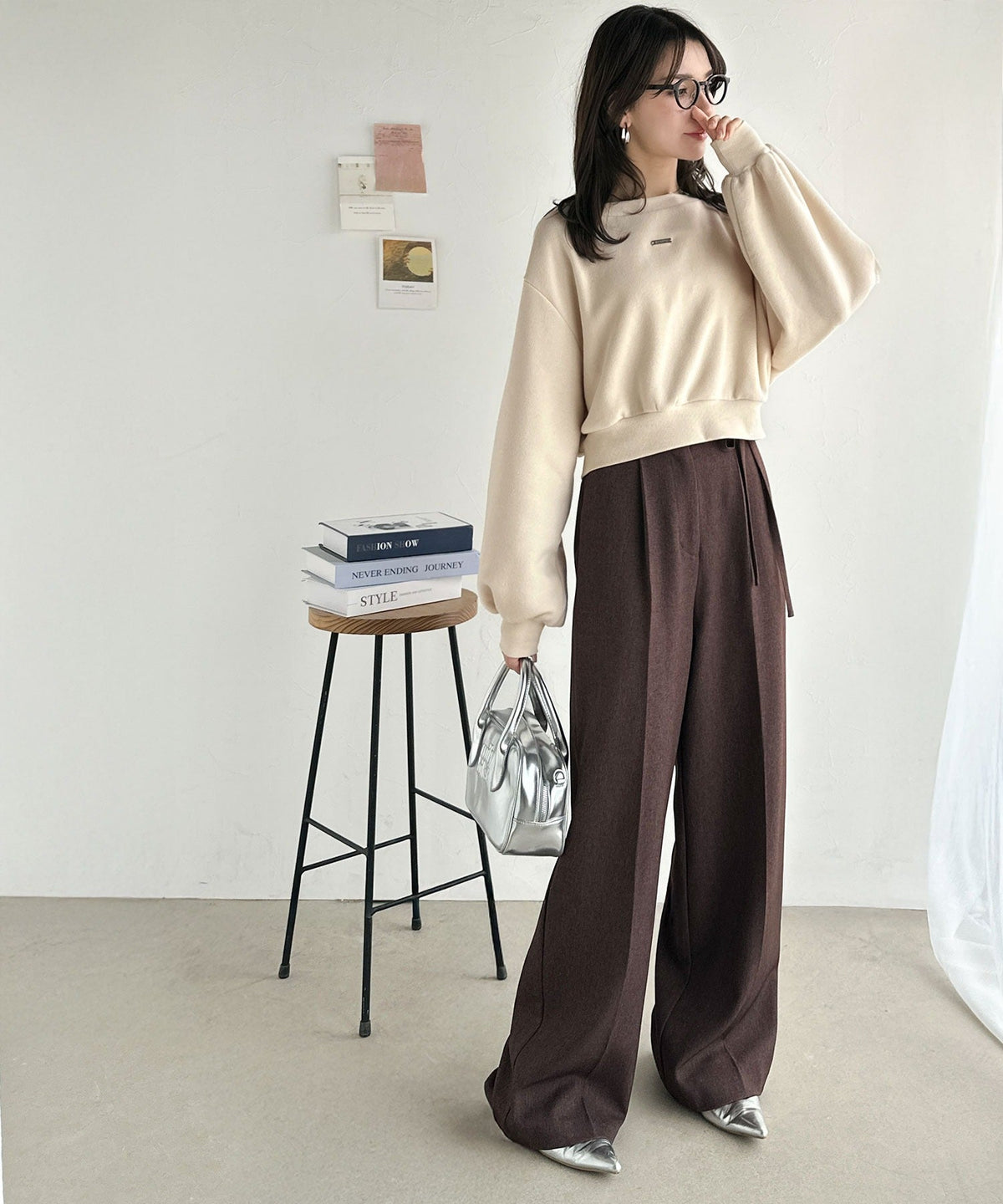 《marina×クラシカルエルフコラボ》アレンジ自在の2WAY仕様。ボリューム袖で魅せる、プレート付きクロップドオフショル可裏起毛スウェット ce1010507