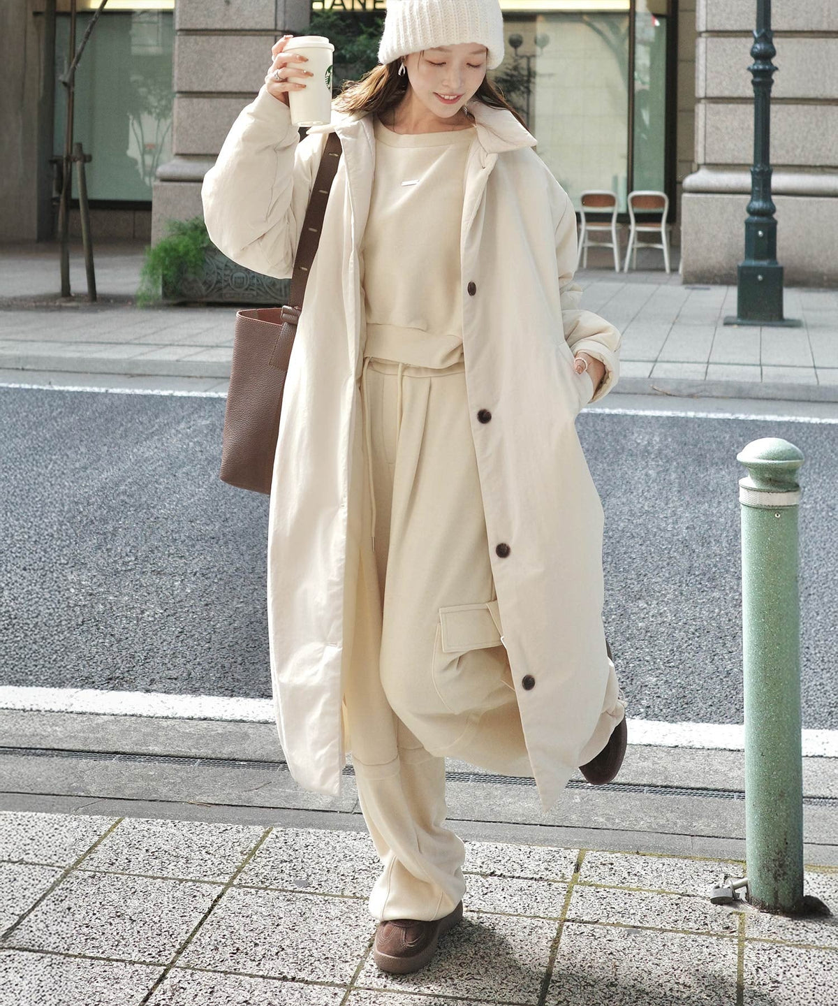 《marina×クラシカルエルフコラボ》アレンジ自在の2WAY仕様。ボリューム袖で魅せる、プレート付きクロップドオフショル可裏起毛スウェット ce1010507