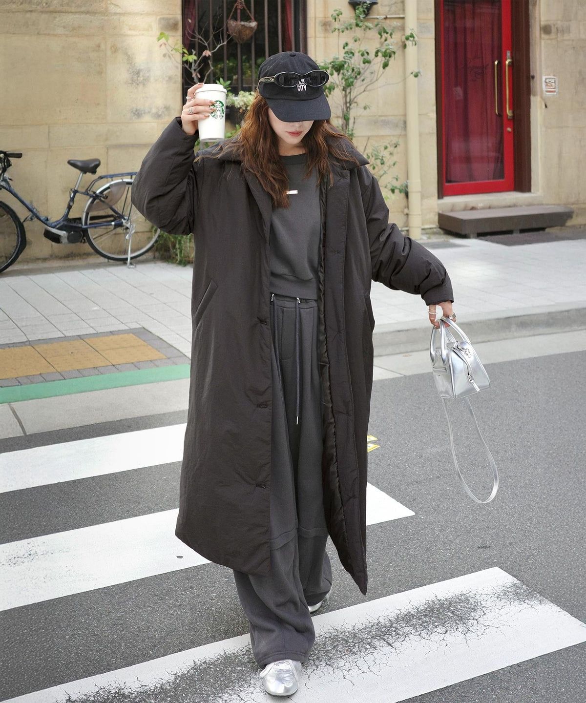《marina×クラシカルエルフコラボ》アレンジ自在の2WAY仕様。ボリューム袖で魅せる、プレート付きクロップドオフショル可裏起毛スウェット ce1010507