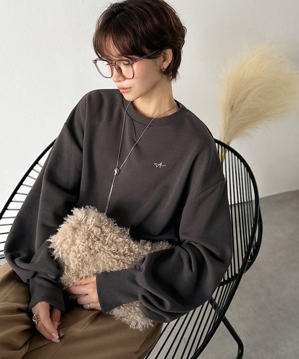 《AYA×クラシカルエルフコラボ》カジュアルなのにちゃんと女っぽ♪胸元刺繍が映える。クロップド丈裏毛スウェット（セットアップ可） ce1010520