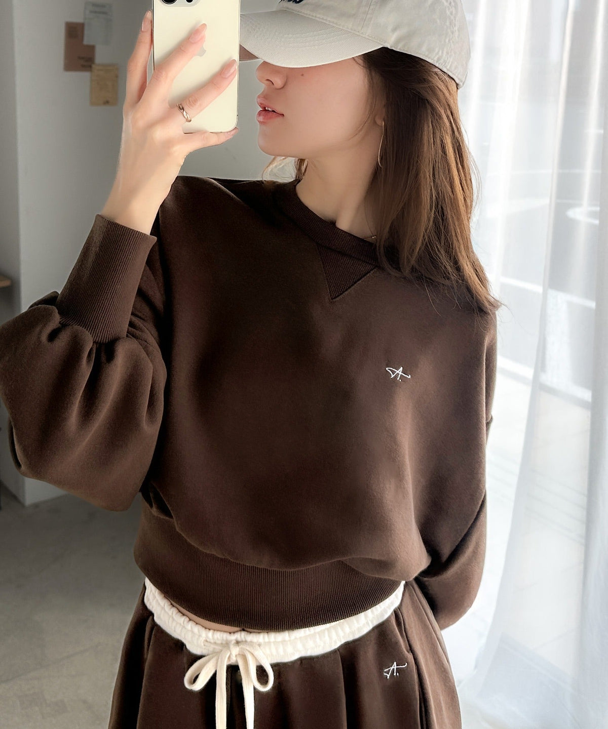 《AYA×クラシカルエルフコラボ》カジュアルなのにちゃんと女っぽ♪胸元刺繍が映える。クロップド丈裏毛スウェット（セットアップ可） ce1010520