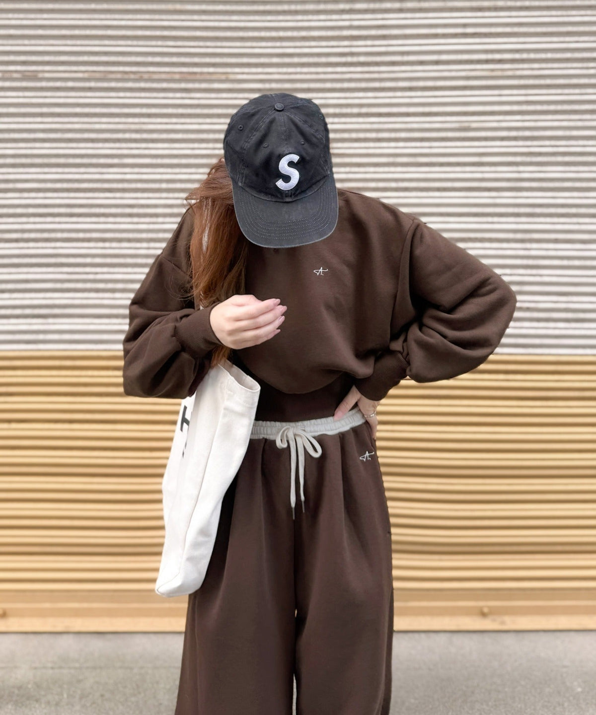 《AYA×クラシカルエルフコラボ》カジュアルなのにちゃんと女っぽ♪胸元刺繍が映える。クロップド丈裏毛スウェット（セットアップ可） ce1010520