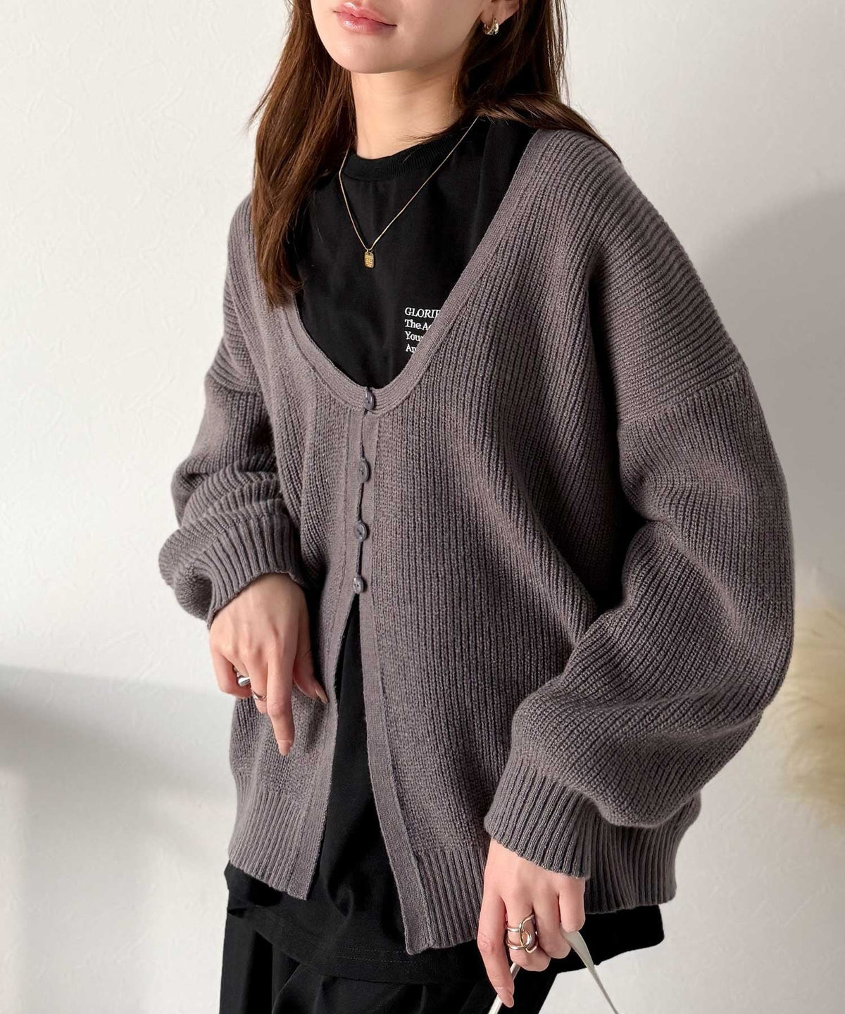 《marina×クラシカルエルフコラボ》ヘルシーな肌見せで上品さを演出♪2way仕様の万能深Uニットカーディガン ce1350009