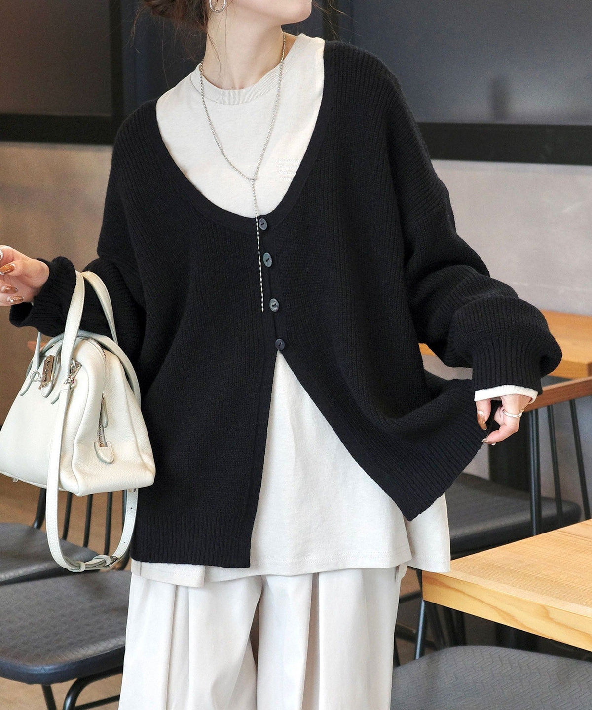 《marina×クラシカルエルフコラボ》ヘルシーな肌見せで上品さを演出♪2way仕様の万能深Uニットカーディガン ce1350009