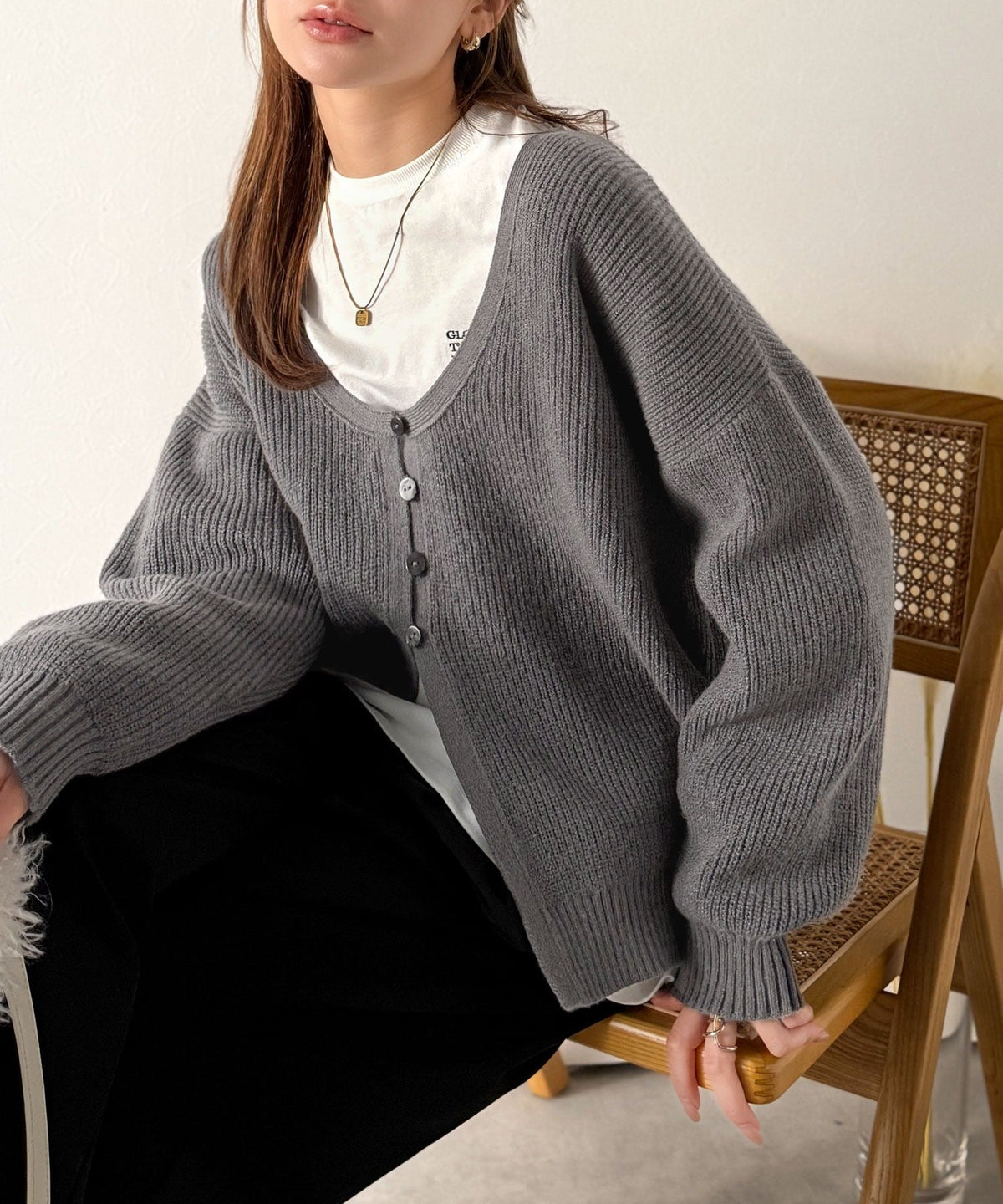 《marina×クラシカルエルフコラボ》ヘルシーな肌見せで上品さを演出♪2way仕様の万能深Uニットカーディガン ce1350009