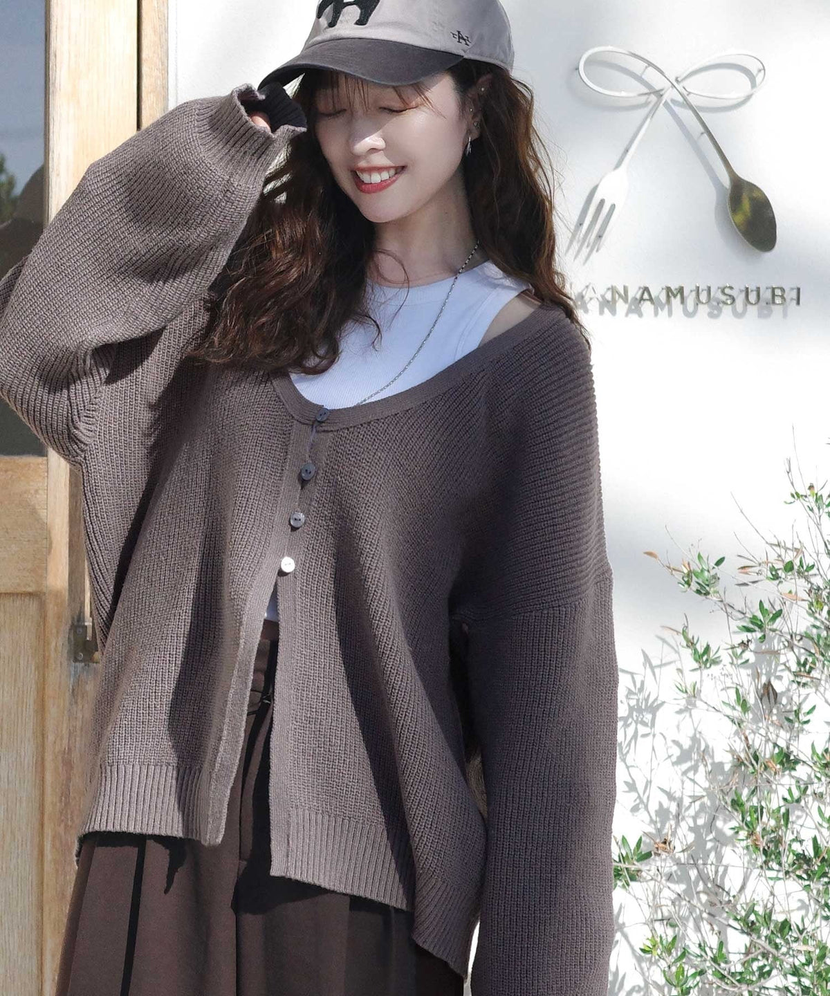 《marina×クラシカルエルフコラボ》ヘルシーな肌見せで上品さを演出♪2way仕様の万能深Uニットカーディガン ce1350009