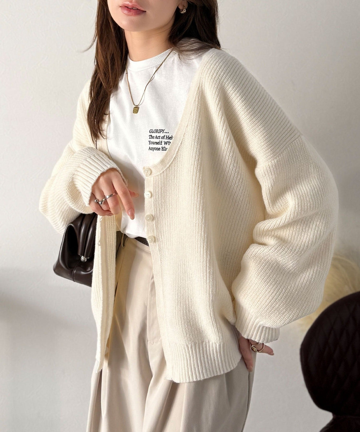 《marina×クラシカルエルフコラボ》ヘルシーな肌見せで上品さを演出♪2way仕様の万能深Uニットカーディガン ce1350009