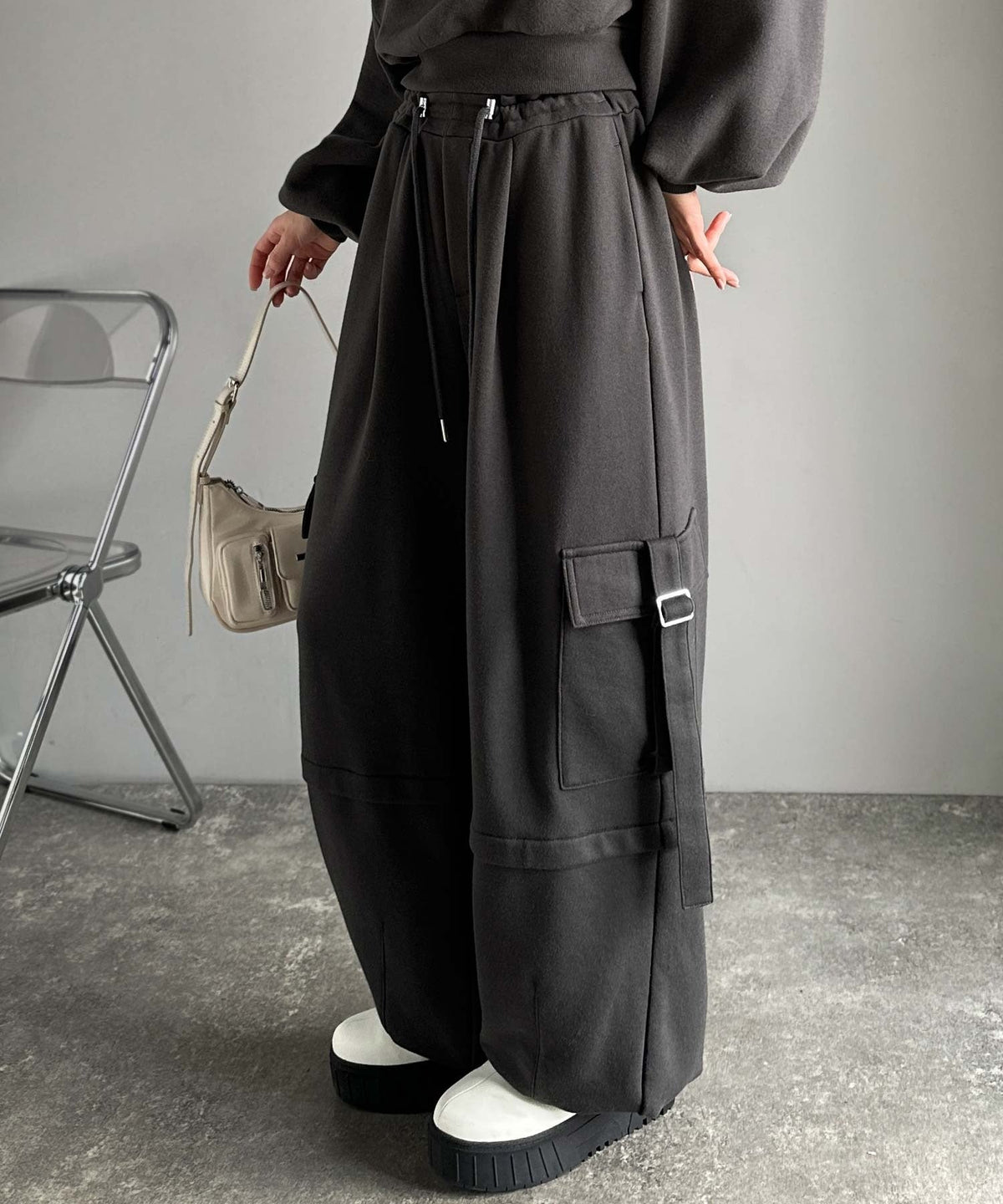 《marina×クラシカルエルフコラボ》トレンド感のあるワイドシルエット、大人の抜け感を演出♪裏毛スウェットカーゴパンツ ce1015090