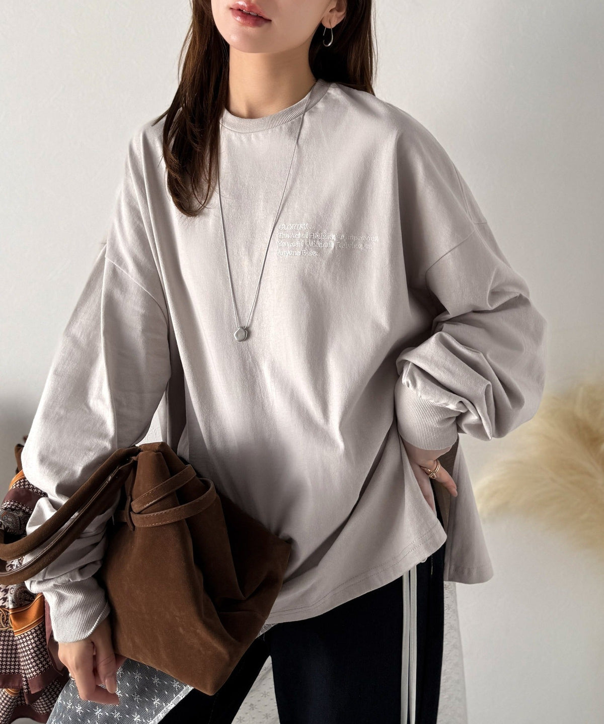 《marina×クラシカルエルフコラボ》ベーシックに今っぽバランスの“余裕”をプラス。綿100％胸刺繍入りロンT ce1010510