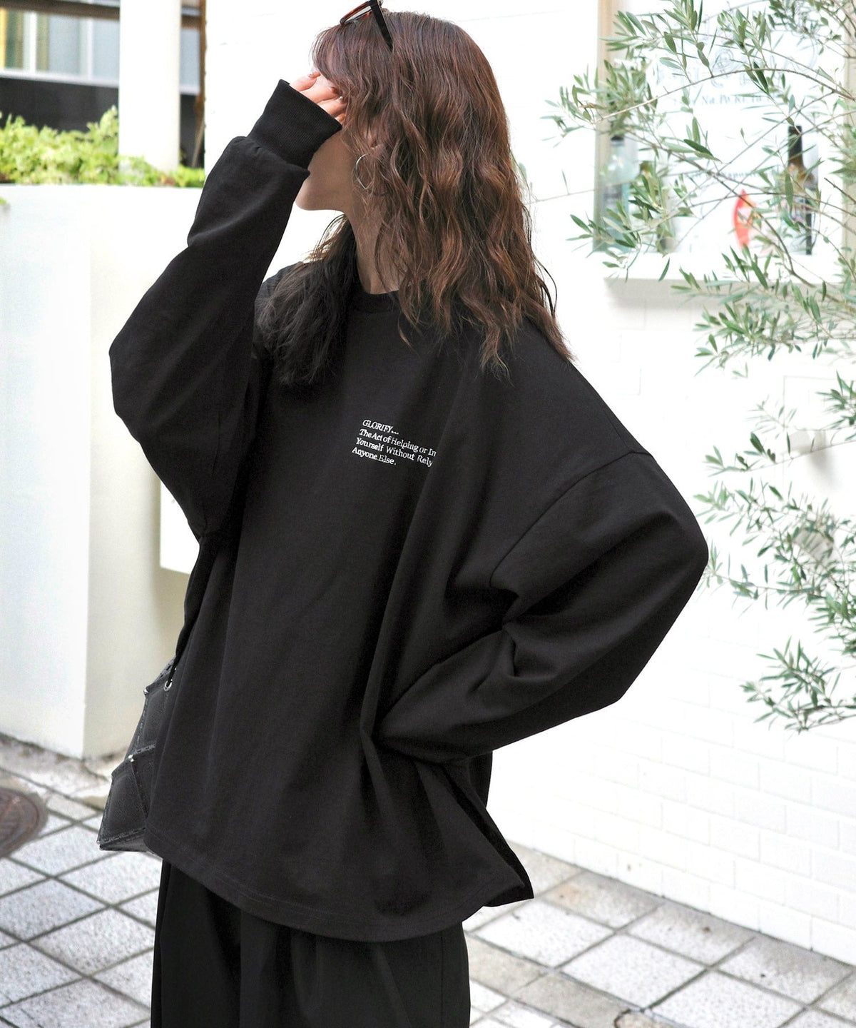 《marina×クラシカルエルフコラボ》ベーシックに今っぽバランスの“余裕”をプラス。綿100％胸刺繍入りロンT ce1010510
