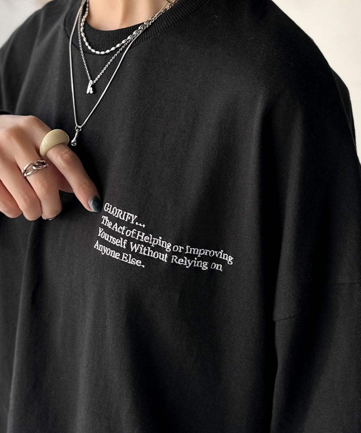 《marina×クラシカルエルフコラボ》ベーシックに今っぽバランスの“余裕”をプラス。綿100％胸刺繍入りロンT ce1010510