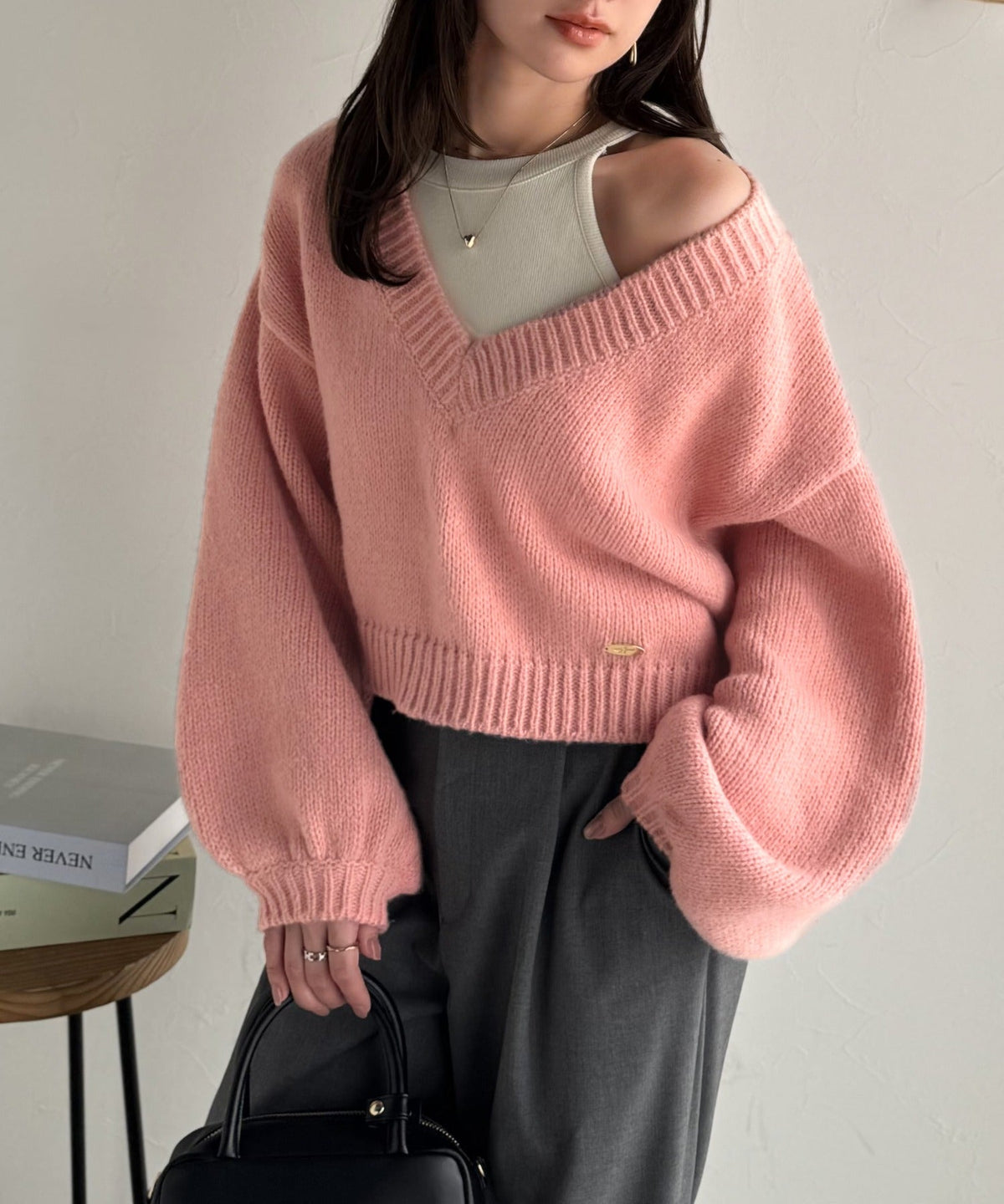 《AYA×クラシカルエルフコラボ》ふんわり可愛く、きらっと上品。プレート付きクロップドローゲージVネックニット（長袖） ce1010523