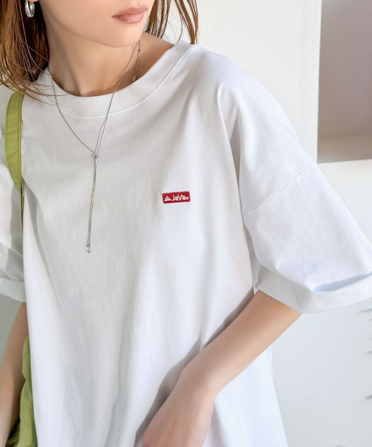 《JaVaジャバコラボ》バック刺繍が主役の一枚♪オーバーサイズ ハングル刺繍バックプリントビッグTEE jv1260552
