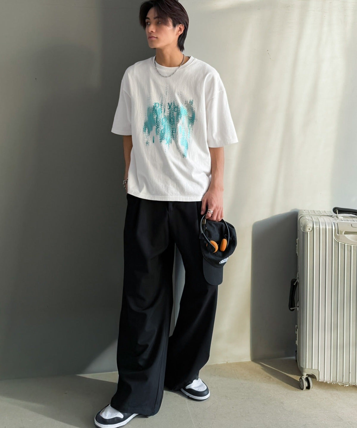 無地じゃ足りない、そんな日に！コットン100% グリッチノイズ箔プリントTシャツ／Glitch Noise Foil Print T-Shirt co1320011