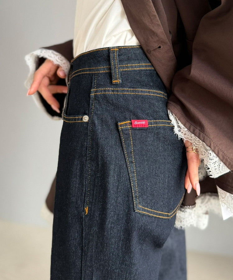 履けばわかる、美フレアシルエット。カジュアルなのにちゃんと綺麗。ストレートフレアデニムパンツ ce0900019