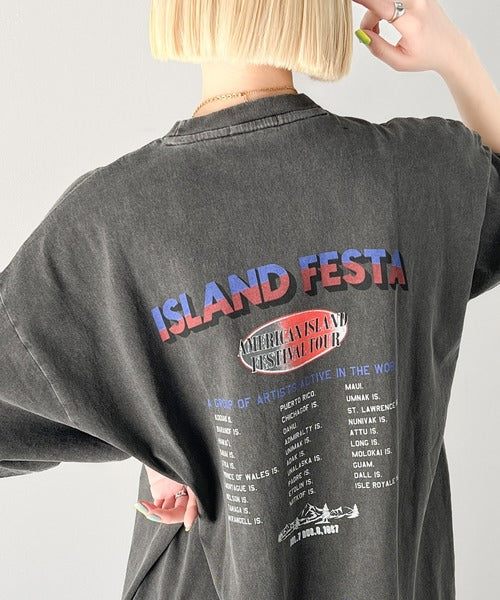 《JAVA ジャバコラボ》こなれた大人カジュアルスタイルの主役に。綿100%フェスロゴピグメントTシャツ jv1029046