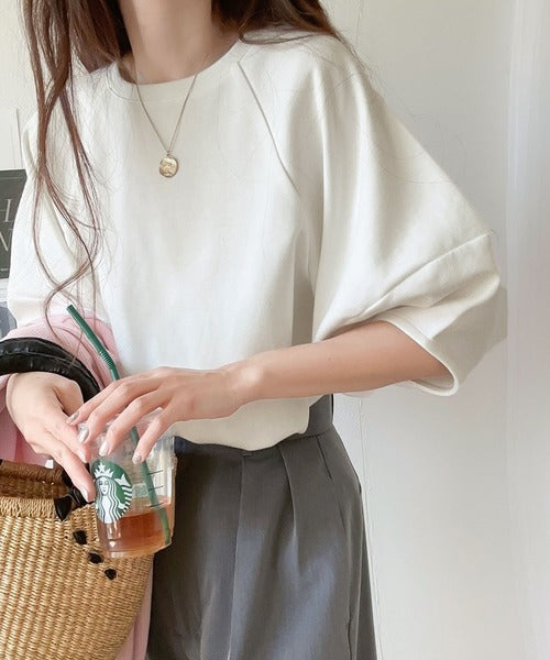 着心地もデザインにもこだわった一枚。ランタンスリーブカットソー ce1020145