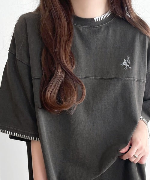 《Javaジャバコラボ》ステッチデザインが目を惹く。綿100%ワンポイントハンド刺繍ピグメントTシャツ jv1260109
